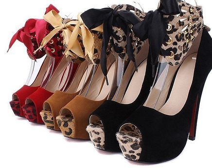 Sapato Peep Toe Com Fita Decorativa