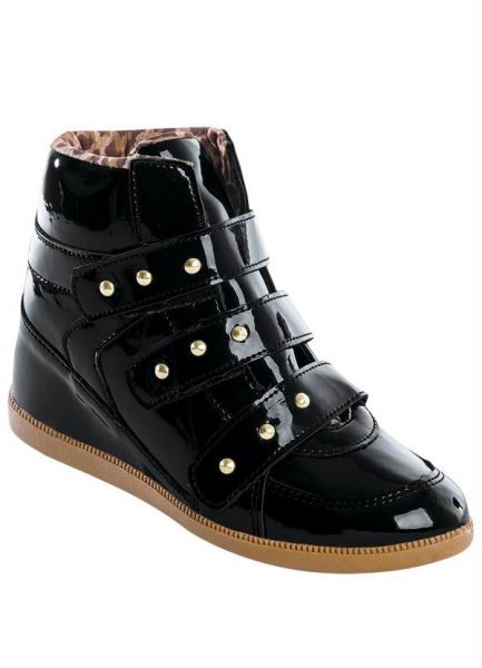 Sneaker Preto com Spikes