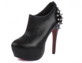 Bota Couro Cano Baixo com Spikes