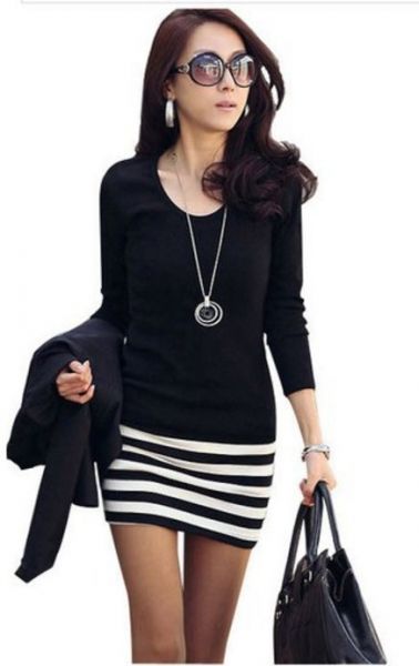 Vestido Preto com Saia Listrada em Preto e Branco